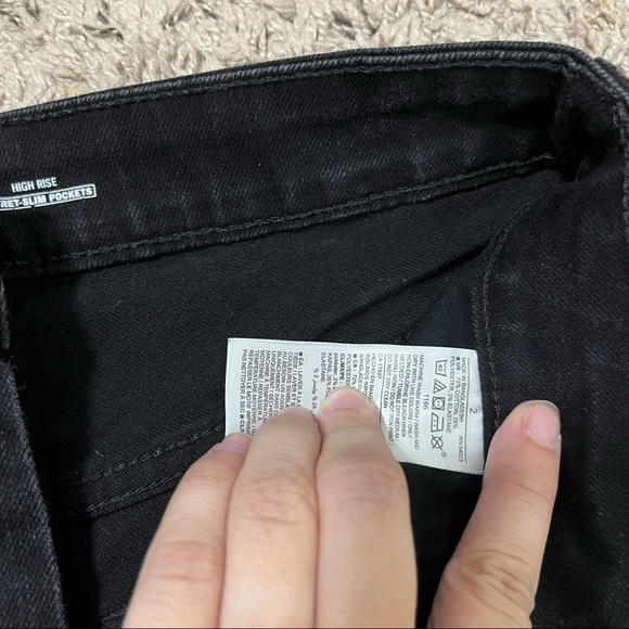 Old Navy black raw hem shorts sz2 - Picture 3 of 4